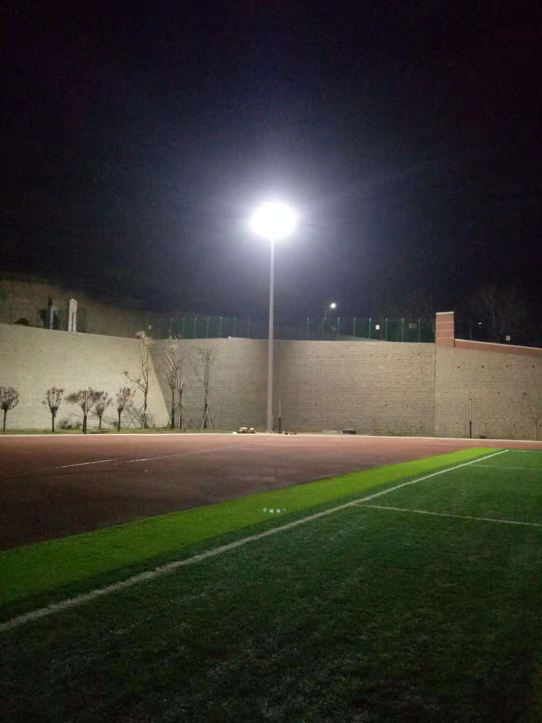山西大學球場高桿燈安裝案例